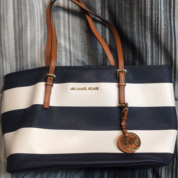 Michael Kors Handbags - Michael kors